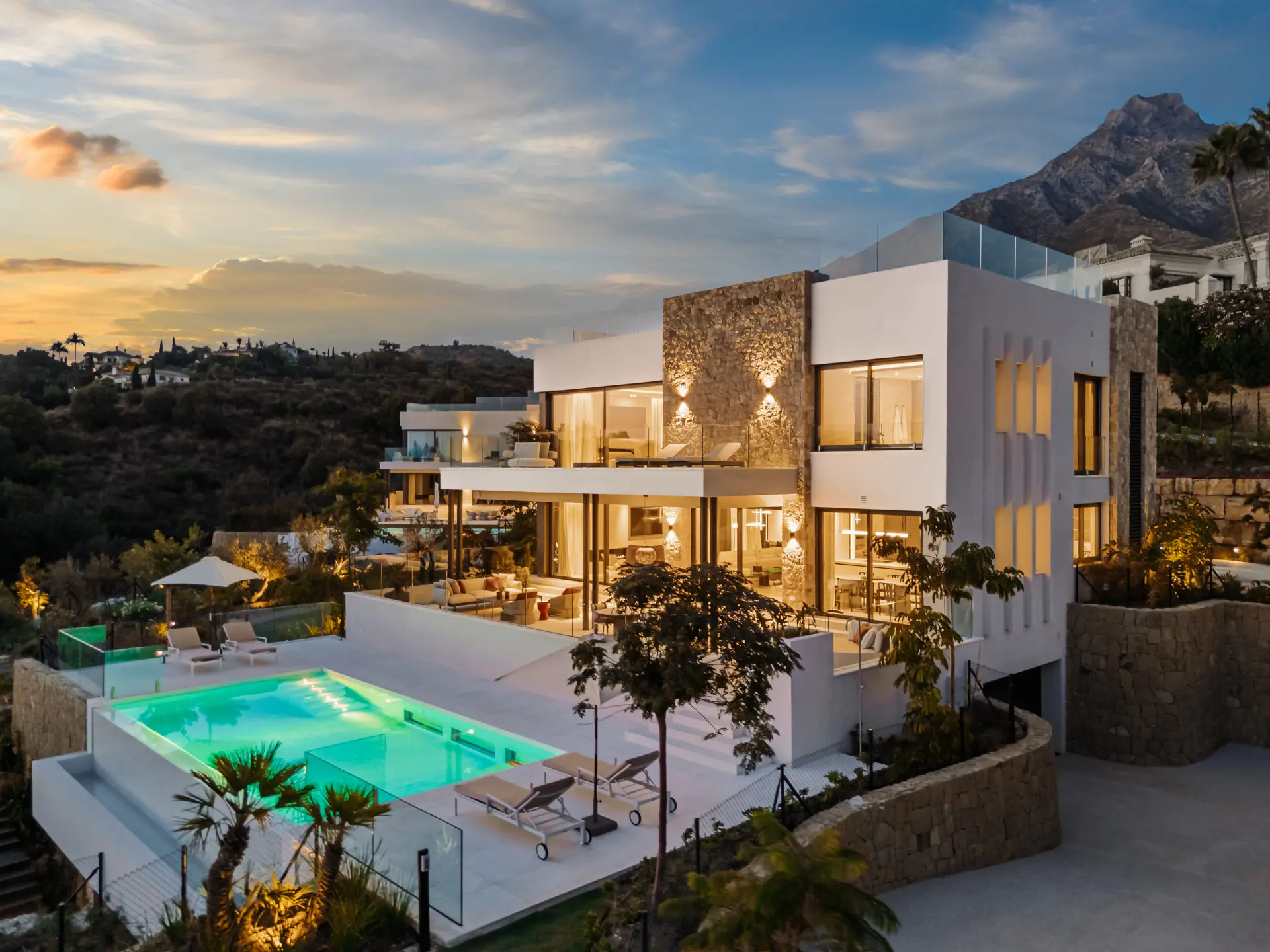 Family villas in Golden Mile